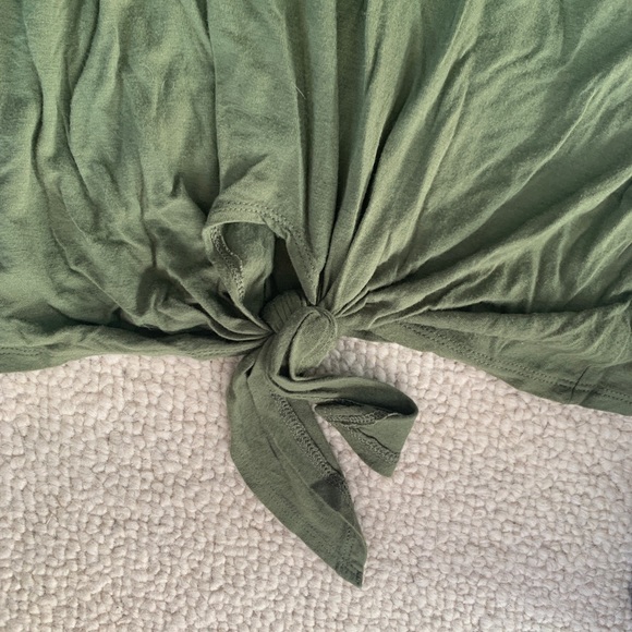 green top - Picture 4 of 5